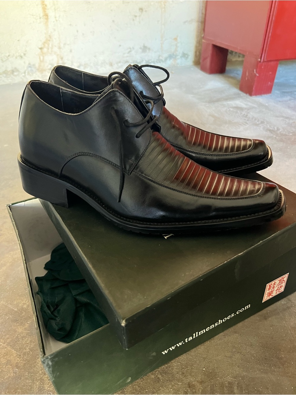 Tall Men’s Shoe Black Leather Lace-Up Dress Shoes